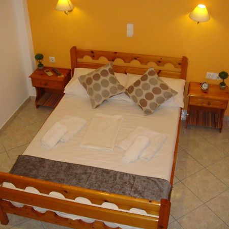 Boussetil Rooms Capanmat Tinos Bagian luar foto