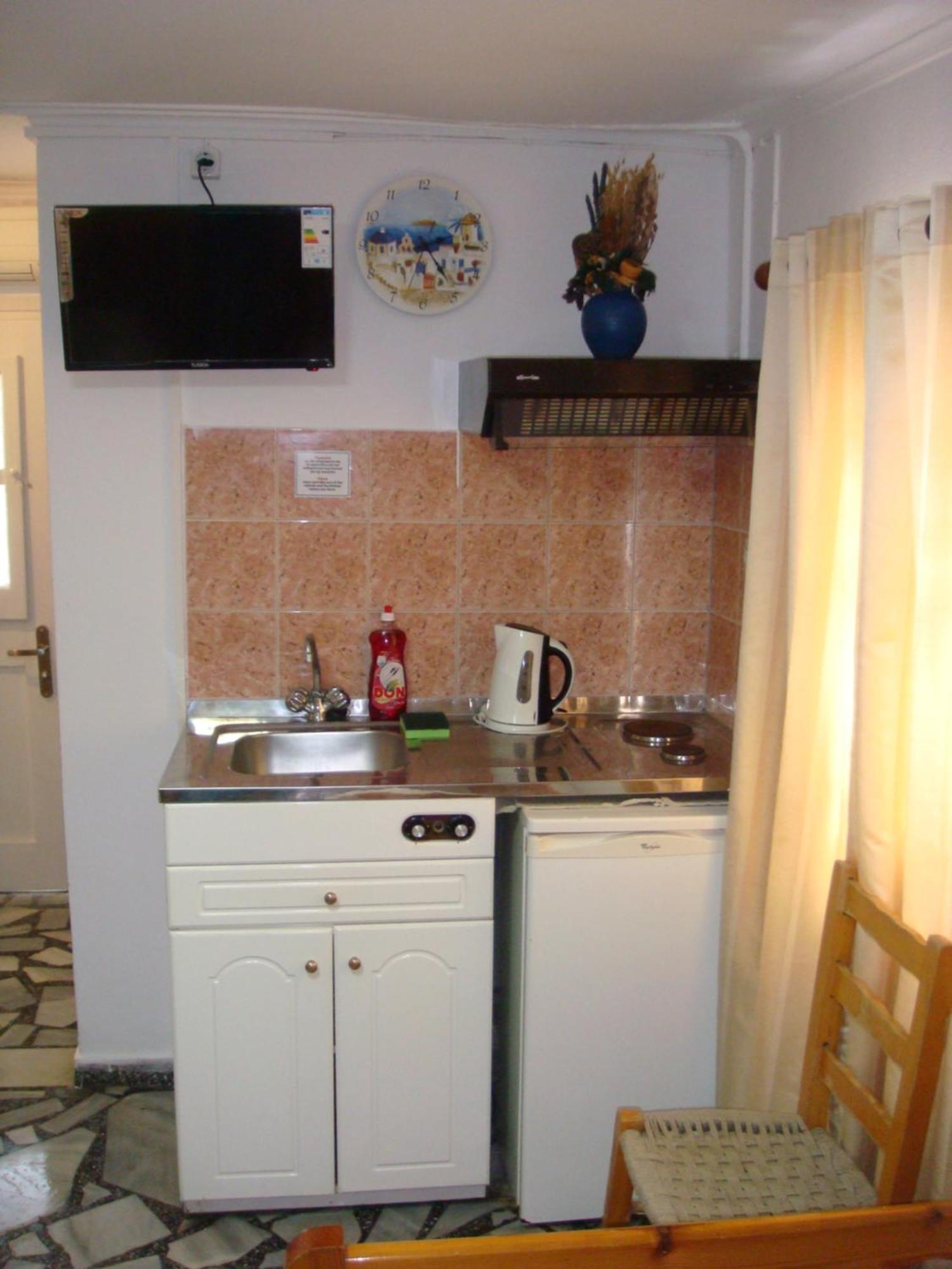 Boussetil Rooms Capanmat Tinos Bagian luar foto