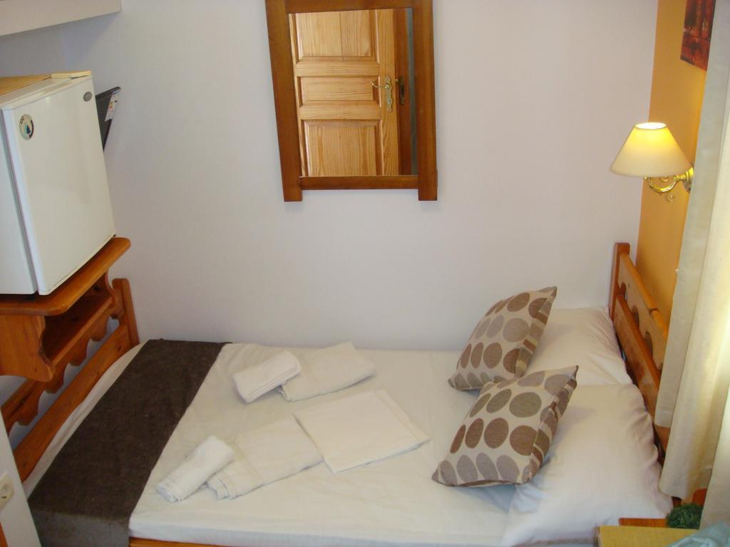 Boussetil Rooms Capanmat Tinos Bagian luar foto