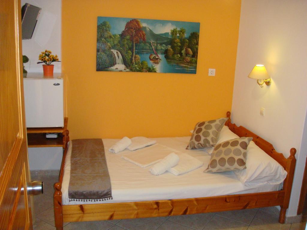 Boussetil Rooms Capanmat Tinos Bagian luar foto