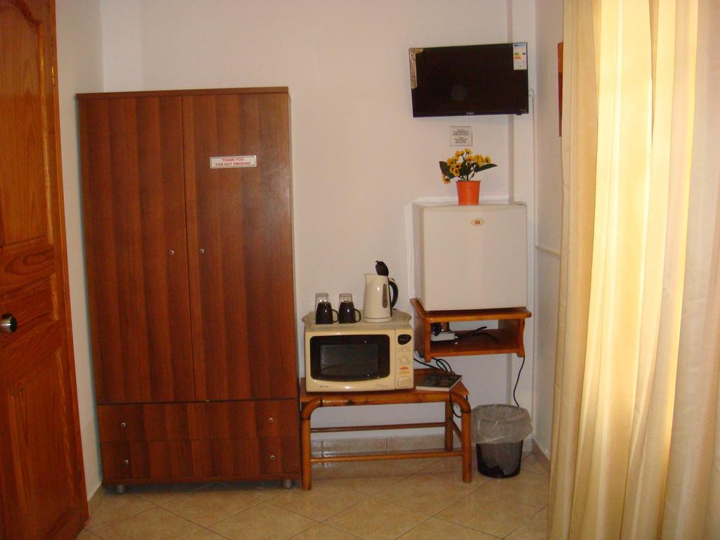 Boussetil Rooms Capanmat Tinos Ruang foto