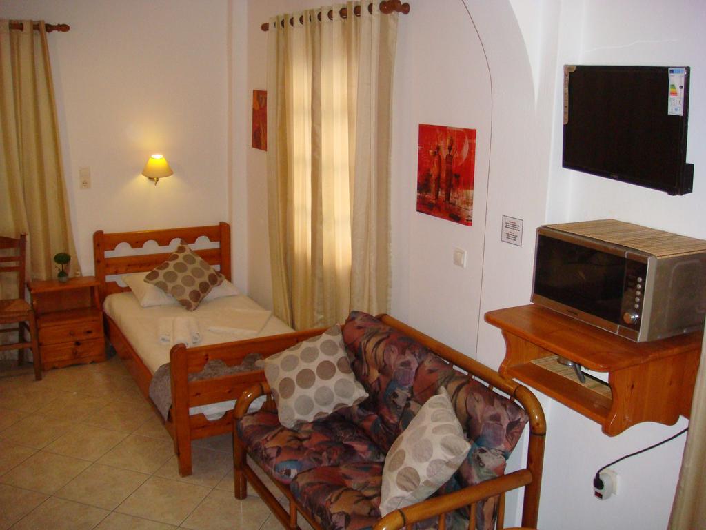 Boussetil Rooms Capanmat Tinos Bagian luar foto