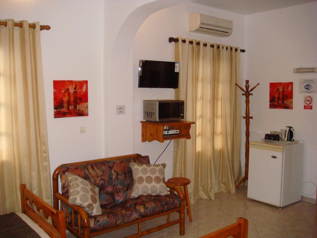 Boussetil Rooms Capanmat Tinos Bagian luar foto