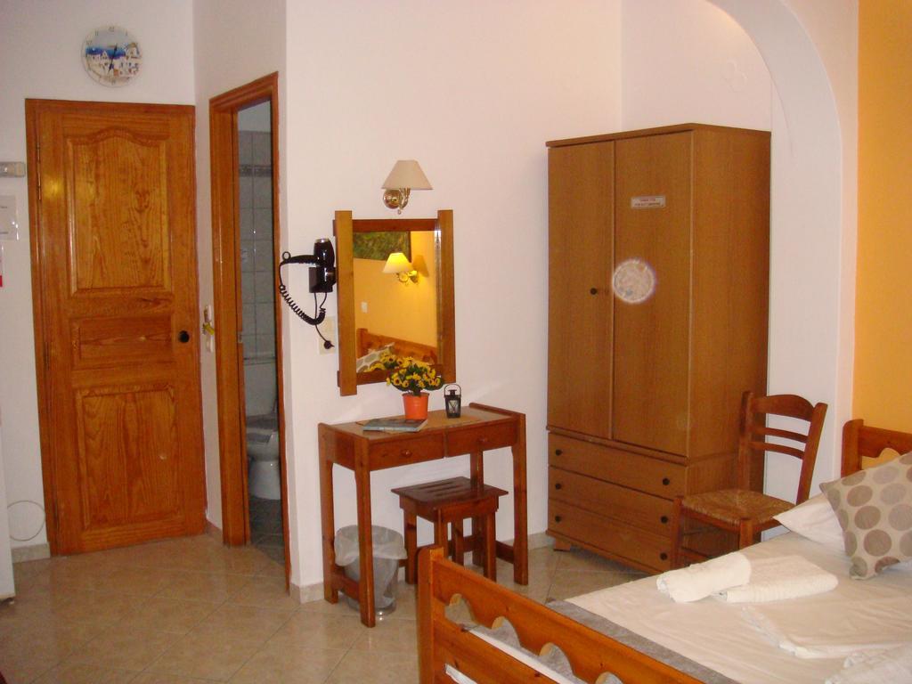Boussetil Rooms Capanmat Tinos Bagian luar foto