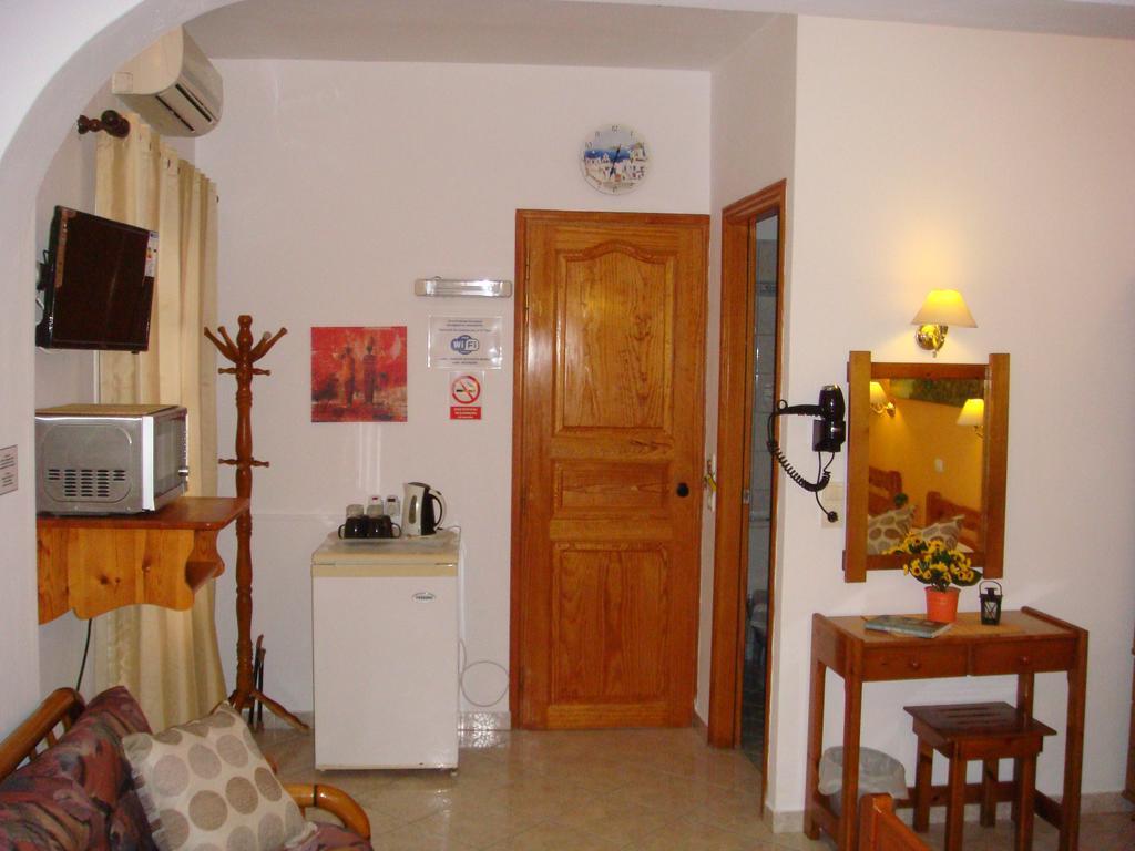 Boussetil Rooms Capanmat Tinos Bagian luar foto
