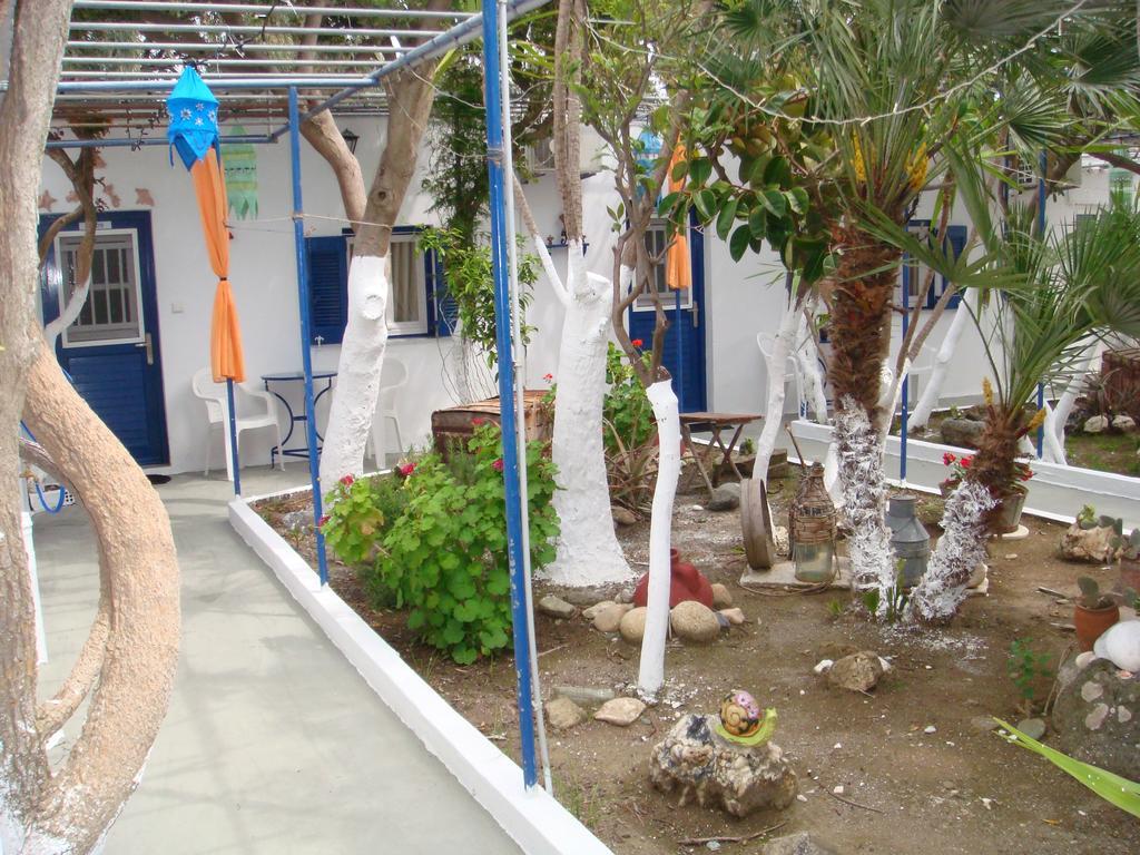 Boussetil Rooms Capanmat Tinos Bagian luar foto