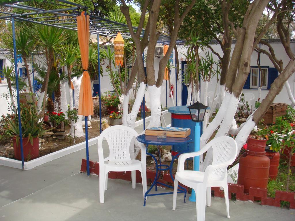 Boussetil Rooms Capanmat Tinos Bagian luar foto
