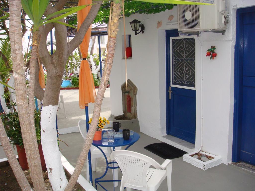 Boussetil Rooms Capanmat Tinos Bagian luar foto