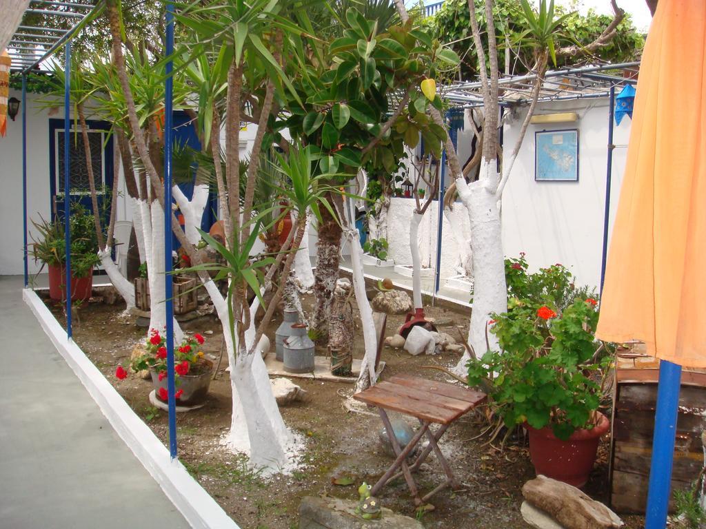 Boussetil Rooms Capanmat Tinos Bagian luar foto