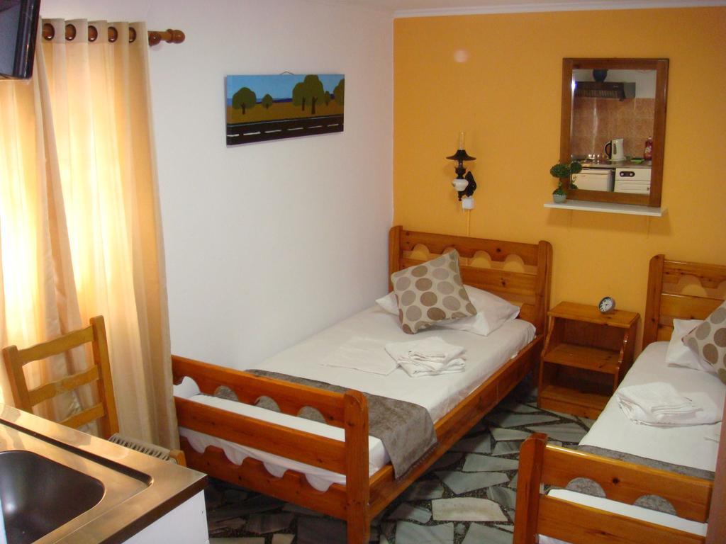 Boussetil Rooms Capanmat Tinos Bagian luar foto