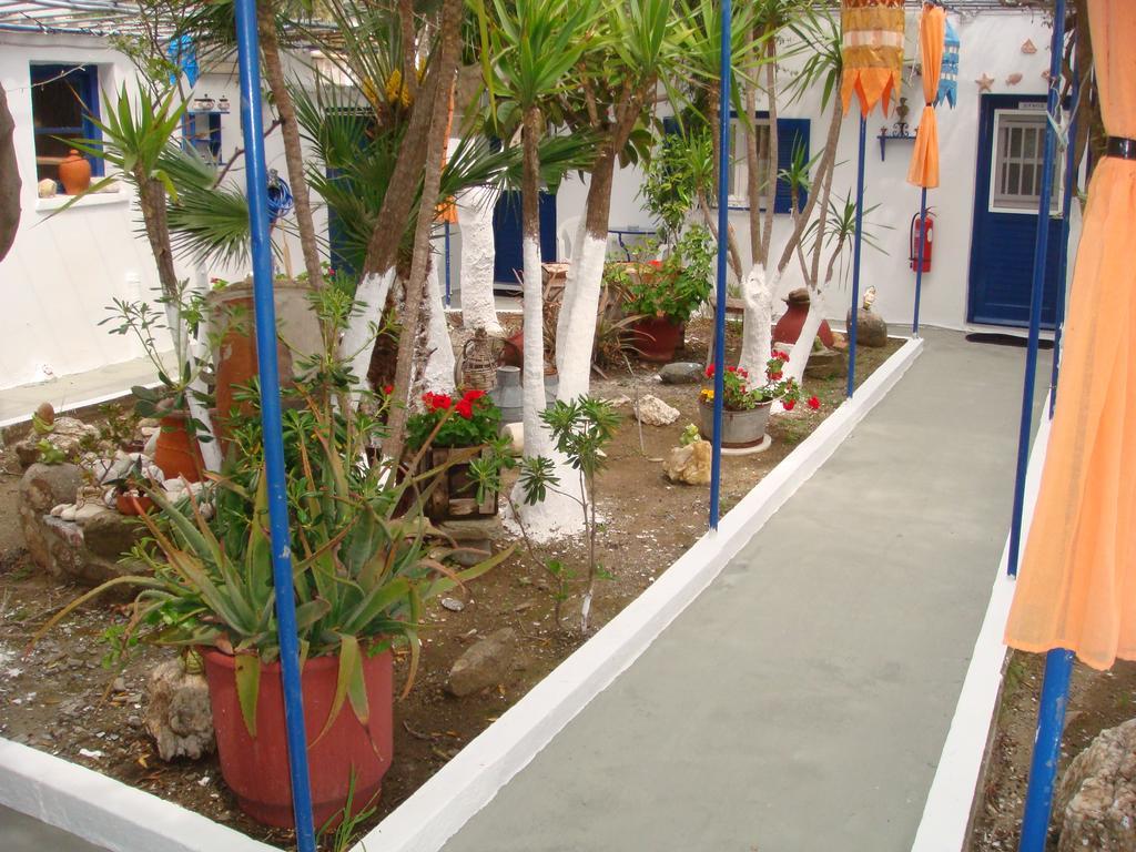 Boussetil Rooms Capanmat Tinos Bagian luar foto