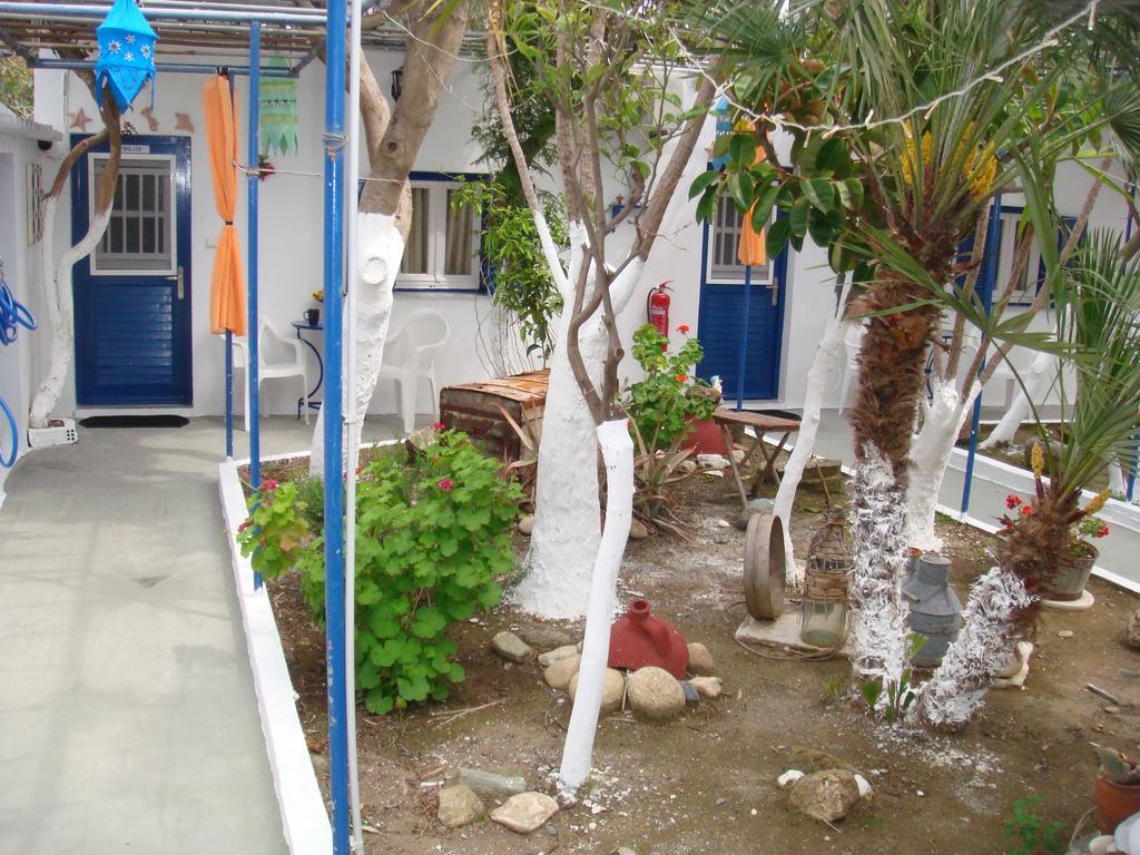 Boussetil Rooms Capanmat Tinos Bagian luar foto
