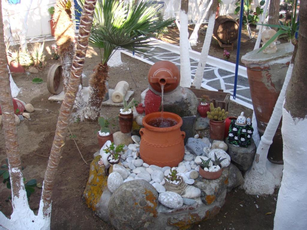 Boussetil Rooms Capanmat Tinos Bagian luar foto